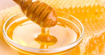 Med jako lék. Jak med pomáhá organismu.
